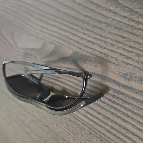 Maui Jim Sunglasses - Picture 4 of 7